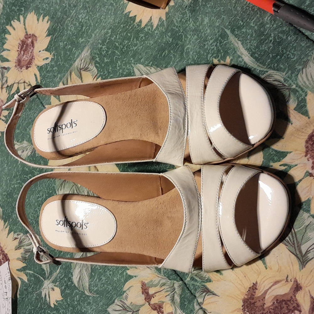 Softspots Slingback white leather sandal size 10 Brand New